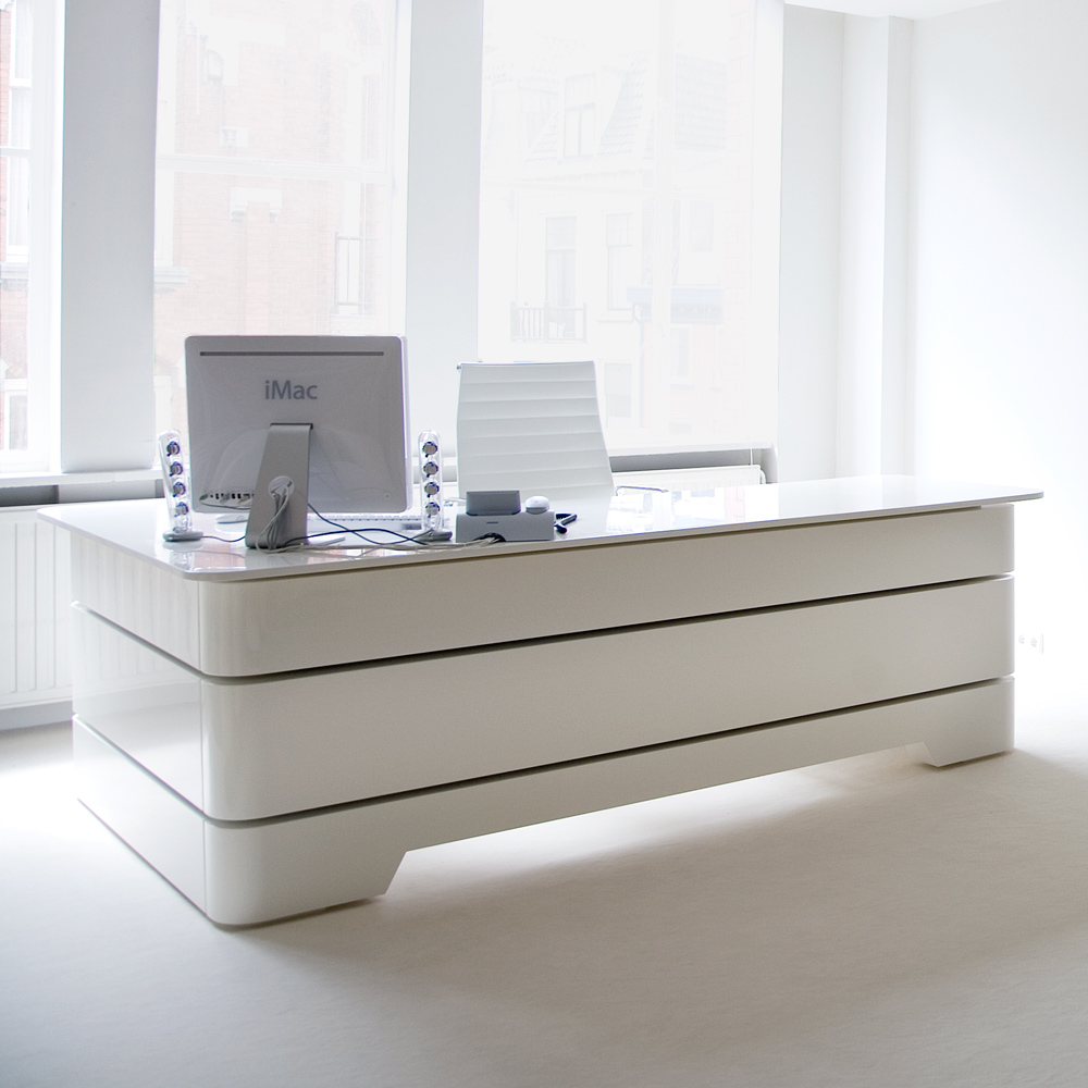 Directiebureau hoogglans wit