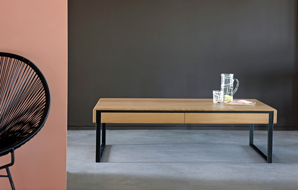 Eikenhouten salontafel met zwart onderstel